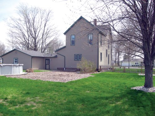 Property photo 11 - 5 Bedroom Country Home, Barn & Workshop on 3.6 Acres